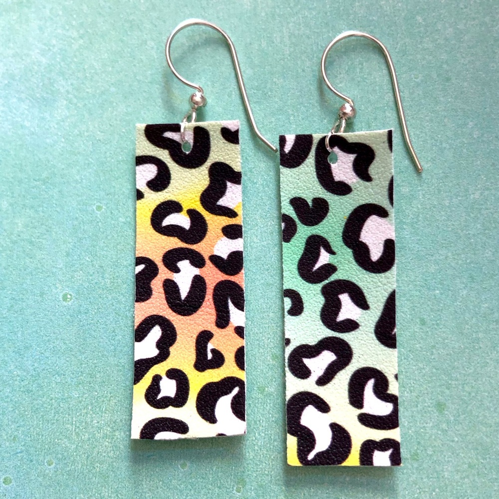NWT Handcut bar style Lisa Frank inspired earrings